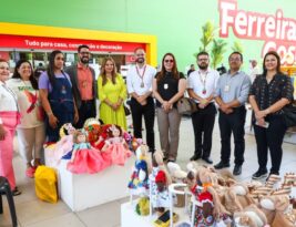 Primeira-dama do Estado participa da abertura de feira no Ferreira Costa na Semana da Criança e destaca importância do espaço para o artesanato