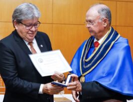 João Azevêdo é homenageado com título de acadêmico benemérito da Academia Paraibana de Engenharia e agradece honraria