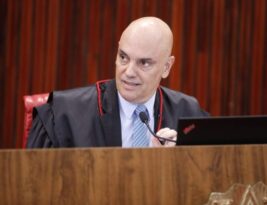 Maioria do STF rejeita pedido de Bolsonaro para afastar Moraes de inquérito