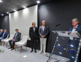 Governador e primeira-dama são homenageados com troféu Waldemar Duarte em reconhecimento ao trabalho de fomento ao turismo e artesanato