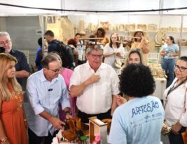 João Azevêdo e presidente nacional do Sebrae visitam 39º Salão do Artesanato e celebram número de vendas