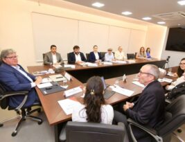 João Azevêdo recebe embaixador da Áustria e apresenta oportunidades de investimentos em turismo, educação e energias renováveis