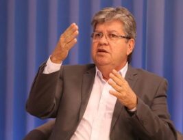 Governador João Azevêdo entrega prêmios Mestres da Educação e Escola de Valor 2024 nesta sexta-feira