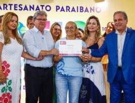 João Azevêdo participa de assinaturas de concessão de microcrédito a artesãos e empreendedores