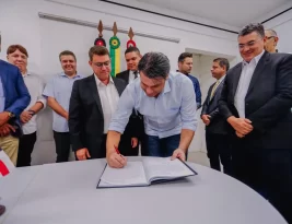 Leo Bezerra transmite cargo ao presidente da Câmara Municipal, que assume Prefeitura de João Pessoa interinamente