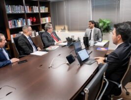 João Azevêdo discute acordo sobre recursos do Fundef na Advocacia-Geral da União, em Brasília