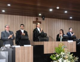 João Azevêdo prestigia posse dos desembargadores Oswaldo Trigueiro e Márcio Murilo na presidência e vice-presidência do TRE-PB