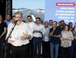 João Azevêdo e ministro Silvio Costa Filho entregam pista de aeroporto e destacam importância do equipamento para desenvolvimento de Patos