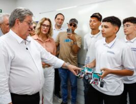 João Azevêdo inaugura escola e inspeciona obras da adutora do Curimataú em Cabaceiras e Boqueirão