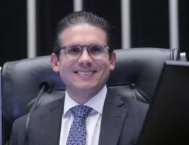 Congresso emite sinais invertidos: poupa de um lado, gasta de outro