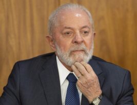 Lula convoca reunião de emergência após Trump anunciar tarifa de 50% sobre produtos brasileiros; Alckmin critica medida americana