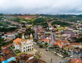 João Azevêdo inaugura escolas e entrega equipamentos da saúde na região do Brejo e preside audiência do ODE em Bananeiras