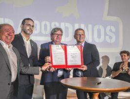 Governador formaliza instalação de Parque Temático Terra dos Dinos no Polo Turístico Cabo Branco