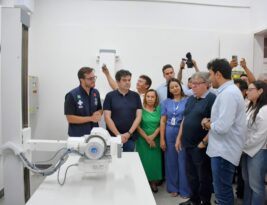 João Azevêdo assegura investimentos no Brejo com entrega de escola e equipamentos de Saúde em Bananeiras, Belém e Guarabira