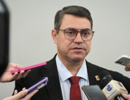 Presidente da Câmara de João Pessoa encaminha à Procuradoria da Casa solicitação de CPI dos Combustíveis