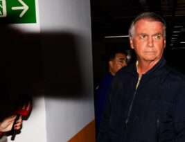 AGORA O CANCÃO PIA: Alexandre de Moraes decreta prisão domiciliar de Jair Bolsonaro