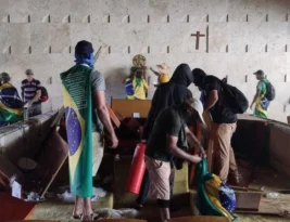 8/1: STF condena a 17 anos de prisão golpista que sentou na cadeira de Moraes