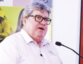 João Azevêdo passa mal, é internado com crise de vesícula e pode precisar de cirurgia de urgência