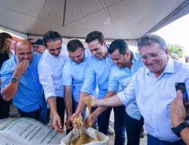 Lucas Ribeiro entrega polos de ração subsidiada em Itaporanga e Princesa Isabel e reforça apoio do Governo ao produtor rural