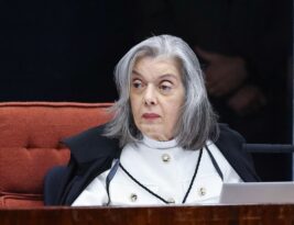 Cármen Lúcia alerta para riscos de autoritarismo e afirma que Brasil encara seu passado e futuro