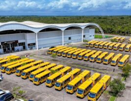 João Azevêdo entrega mais 104 ônibus escolares para municípios paraibanos