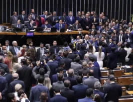 Câmara dos Deputados avança para anistiar golpistas