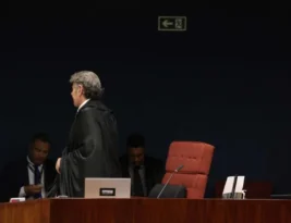 Mesmo na Segunda Turma do STF, Fux quer julgar os golpistas