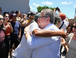 João Azevêdo confirma saída do governo em abril para disputar o Senad