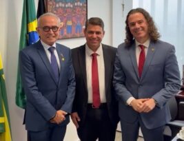 Ao lado de Cícero, Veneziano recebe o apoio à sua reeleição do presidente da Câmara de João Pessoa, Dinho Dowsley