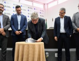 João Azevêdo assina contratos do Polo Têxtil de Mangabeira e anuncia redução de ICMS para o setor em João Pessoa