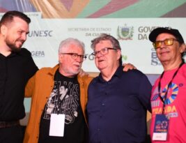 João Azevêdo prestigia primeira noite do Fest Aruanda Praia e destaca importância do evento