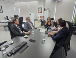 João Azevêdo trata de investimentos em programas de cirurgias eletivas no Ministério da Saúde