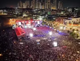 Frei Gilson reúne multidão em show gratuito na orla de João Pessoa