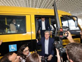 João Azevêdo entrega mais 78 ônibus escolares e fortalece segurança e conforto no transporte de estudantes