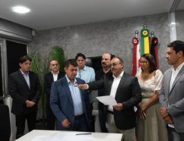 Zezinho Botafogo toma posse como vereador em vaga deixada por Edmilson Soares na Câmara de João Pessoa