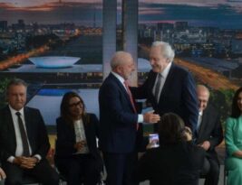 Lewandowski se reúne com Lula e define saída do governo