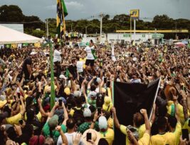 Raio atinge em cheio grupo bolsonarista que esperava por protesto no Distrito Federal