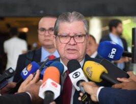 João Azevêdo comenta ataque dos EUA à Venezuela e defende diplomacia