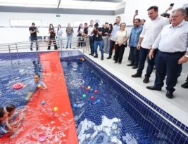 João Azevêdo entrega piscina terapêutica da Apae de Campina Grande