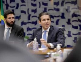 Hugo Motta encaminha PEC do fim da escala 6×1 à CCJ