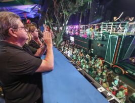 João Azevêdo prestigia 40° desfile das Muriçocas do Miramar e destaca investimentos do Governo no carnaval paraibano