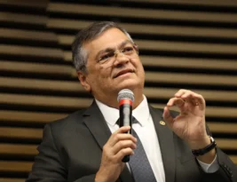 Flávio Dino suspende “penduricalhos fora da lei” dos Três Poderes da República