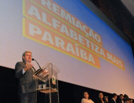 Governo da Paraíba premia melhores escolas no Programa Alfabetiza Mais e João Azevêdo destaca índice de 71% das crianças alfabetizadas na idade certa