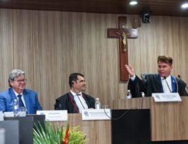 Governador destaca papel da corte eleitoral para preservar a integridade e a justiça nas eleições, durante posse da mesa diretora do TRE-PB