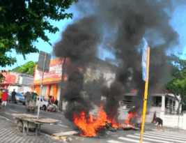 Comerciantes do Mercado Central protestam e interditam ruas de João Pessoa após ordem de desocupação
