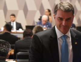 Em áudio, Flávio Bolsonaro cobra R$ 134 milhões de Daniel Vorcaro