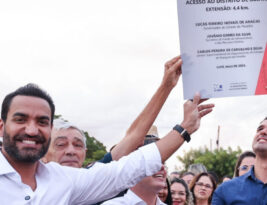Governador entrega pavimentação em Cuité, autoriza reforma de escola e assina convênio para recuperação de praças em Nova Floresta