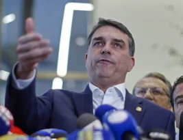 Caso Master: encontro com Vorcaro amplia desgaste de Flávio Bolsonaro