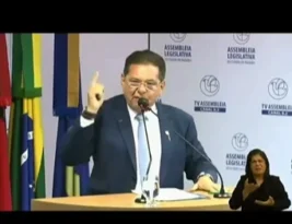 Para Adriano Galdino, Flávio Bolsonaro não passa de um “papangu”