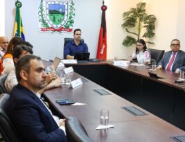 Lucas Ribeiro se reúne com prefeitos e anuncia mais R$ 17,7 milhões para municípios atingidos pelas chuvas